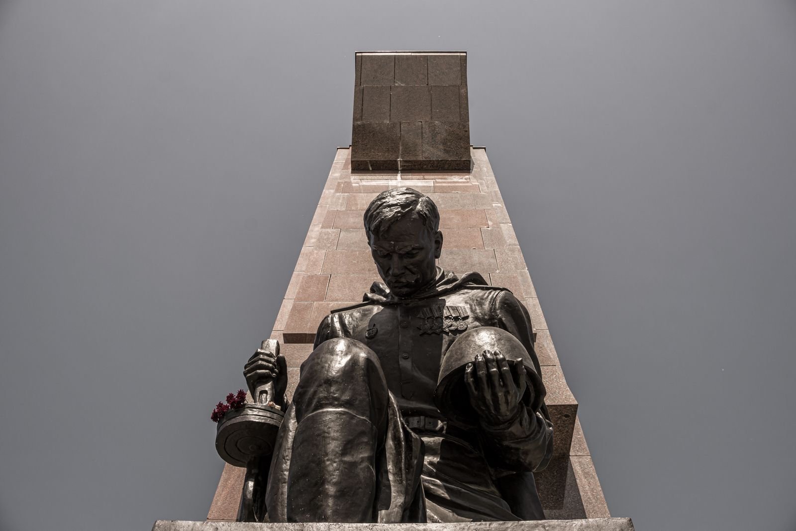 Statue de soldat sur un mémorial de la Première Guerre mondiale